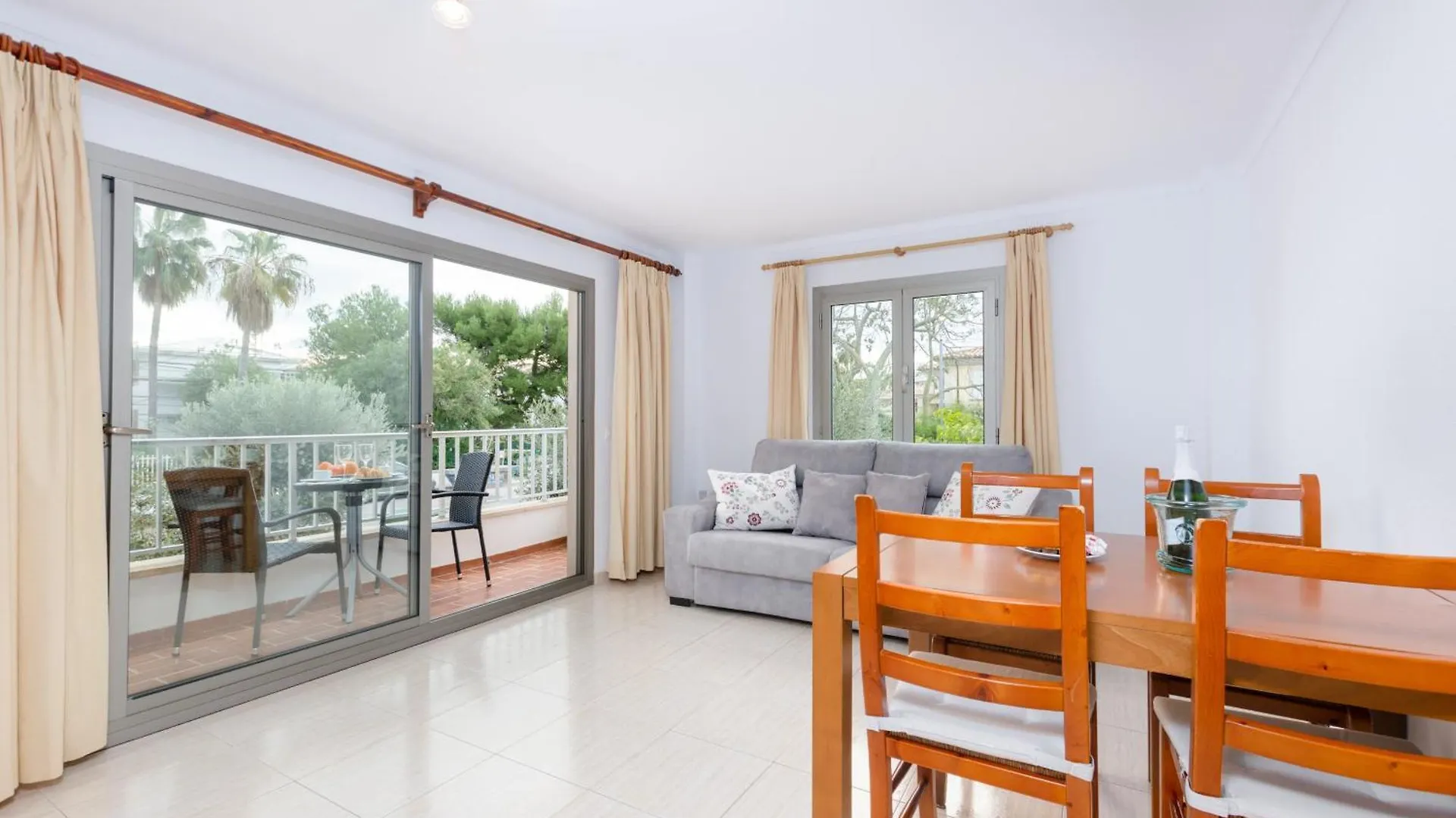 Yourhouse Roses 9 Port de Alcudia  0*, Port de Alcudia (Mallorca)