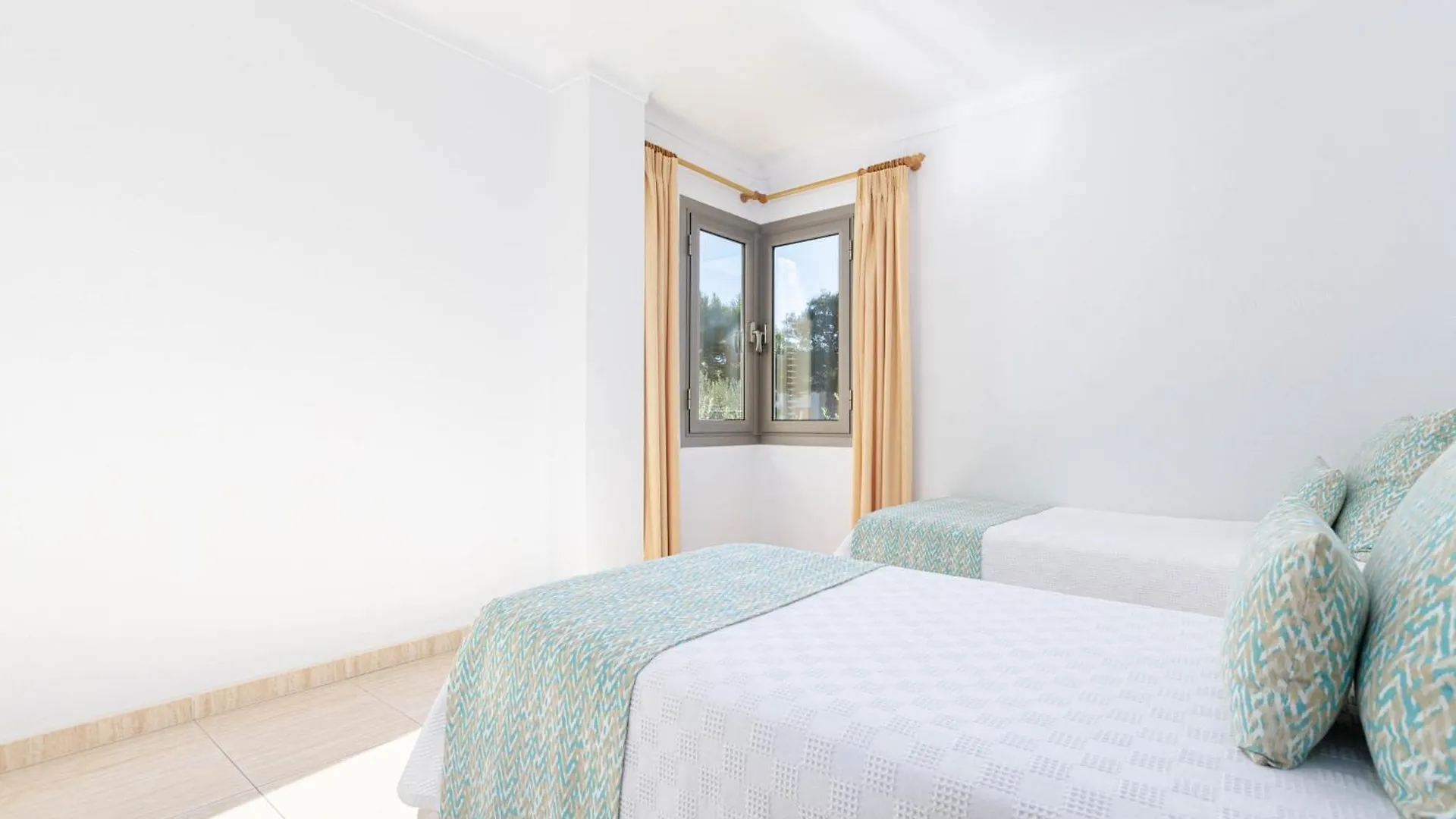 Yourhouse Roses 9 알쿠디아 항구 0*,  스페인
