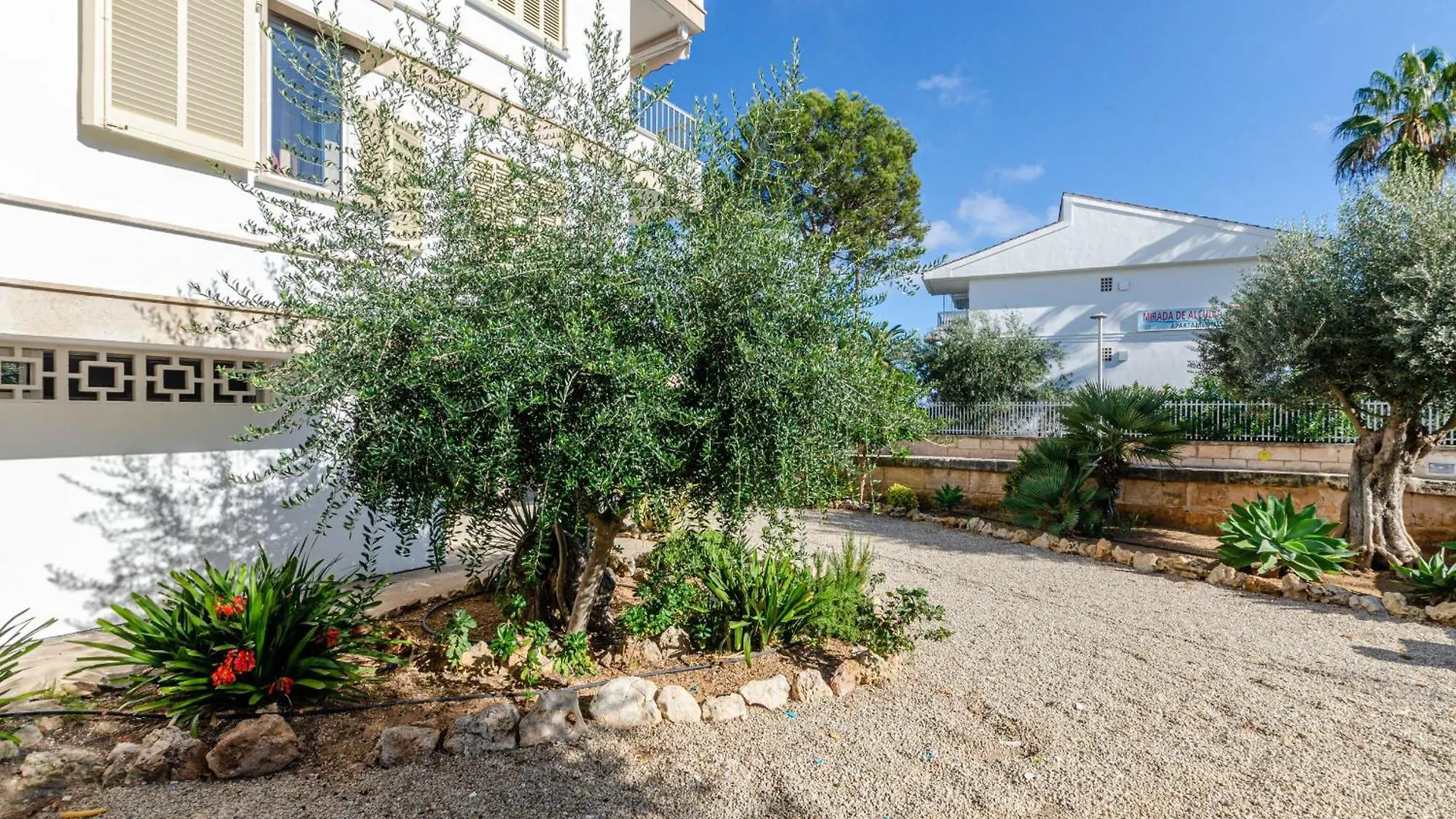 Yourhouse Roses 9 알쿠디아 항구 아파트