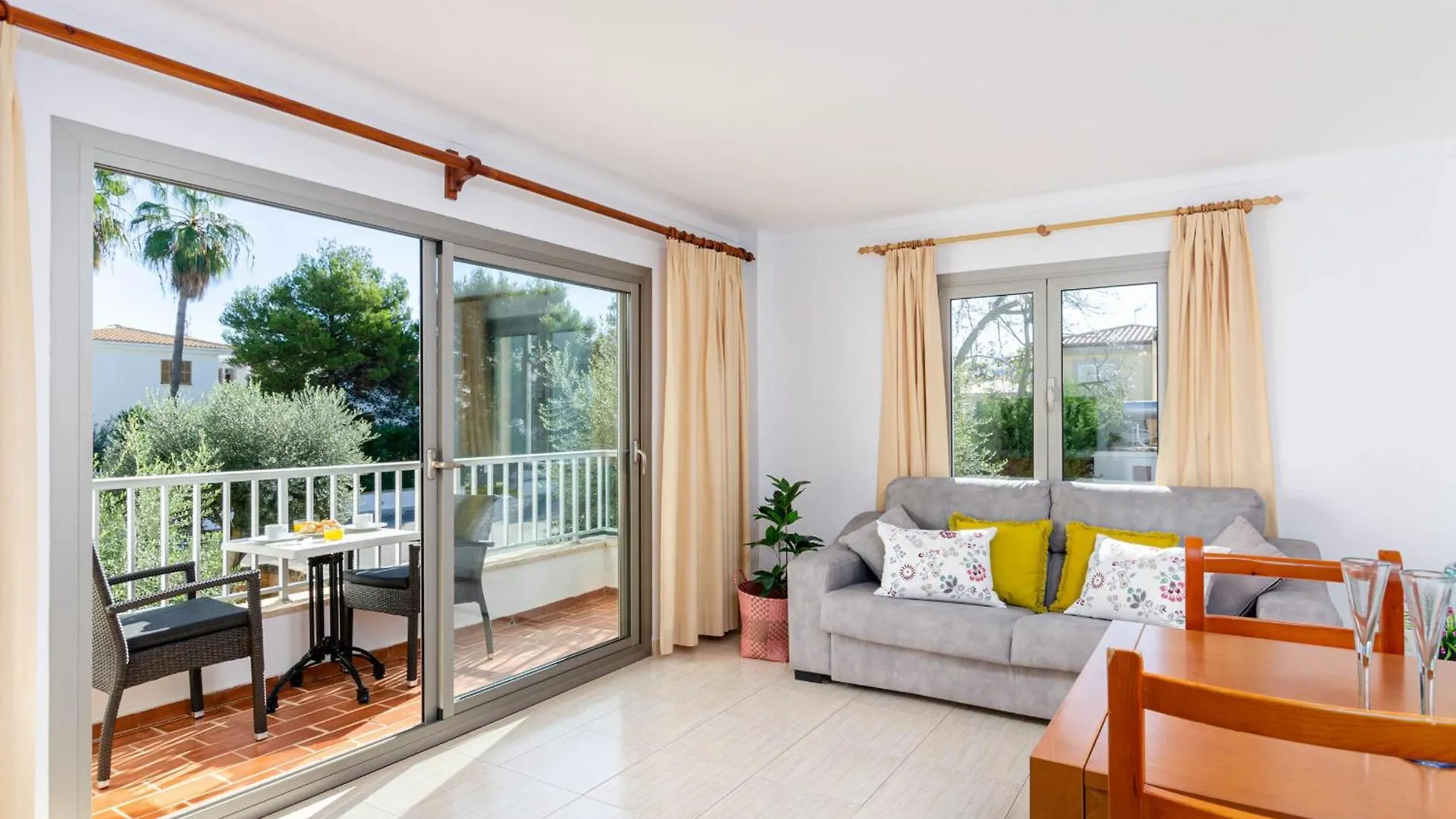 Yourhouse Roses 9 알쿠디아 항구