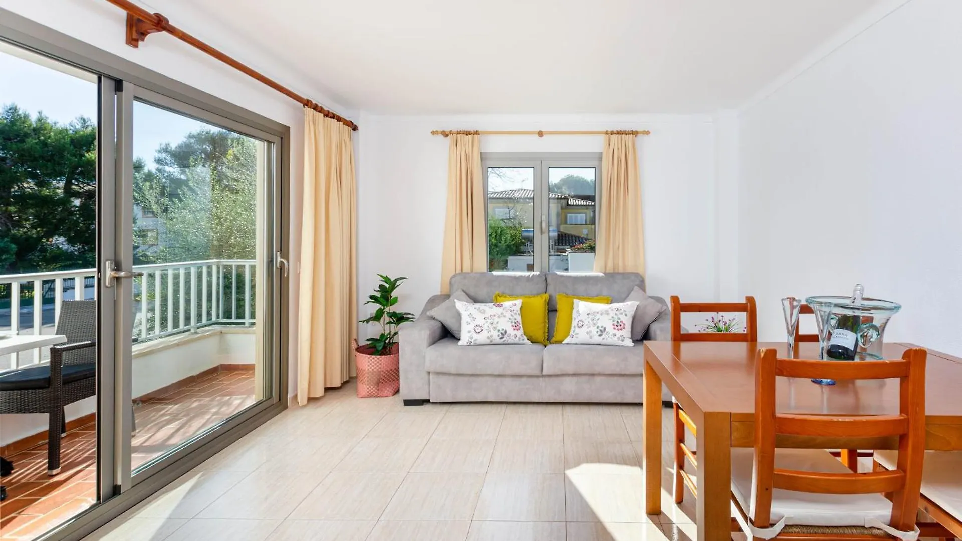 Yourhouse Roses 9 알쿠디아 항구 아파트